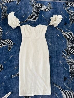 Trendyol White Strapless Midi Dress with Puff Sleeve Accents